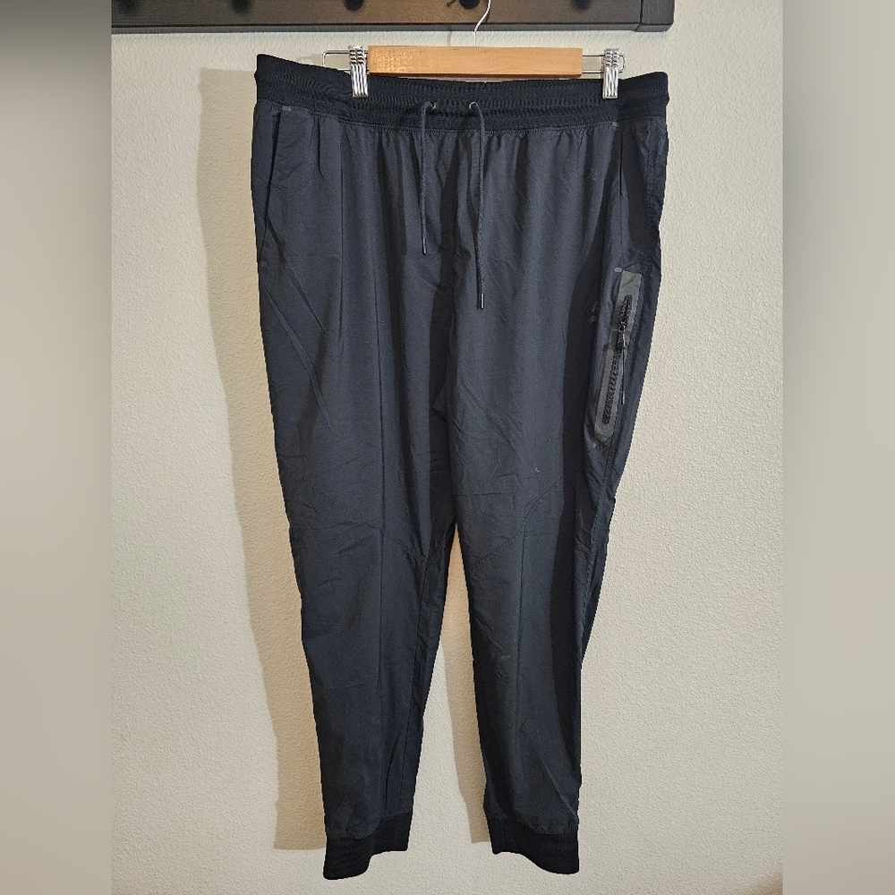 Nike Men's Black Sweatpants with Zip Pocket